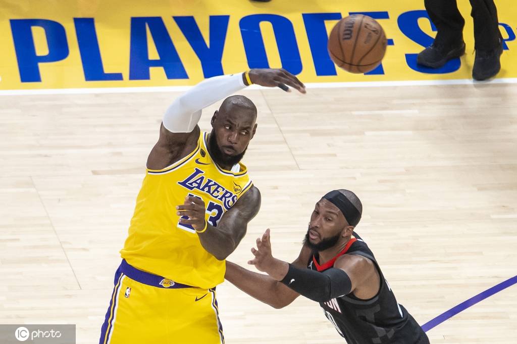 季后赛怎么打？詹姆斯来开课 残阵大比拼火箭烂到家了!